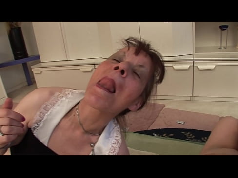 ❤️ Dalawang lola at isang lolo ang may threesome ❤ Porn video sa amin
