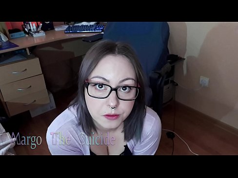 ❤️ Ang Sexy na Babae na may Salamin ay Sumipsip ng Dildo sa Camera ❤ Porn video sa amin