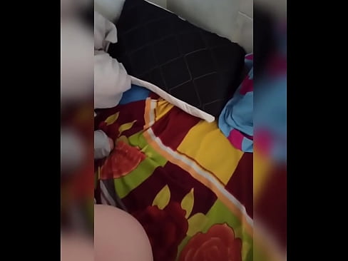 ❤️ Nag-iisa ang kasama ko sa bahay dahil nagbabakasyon ang kanyang asawa at sinasamantala ko ang pagkakataon na sipain siya at punuin ng gatas ang kanyang puwet. ❤ Porn video sa amin