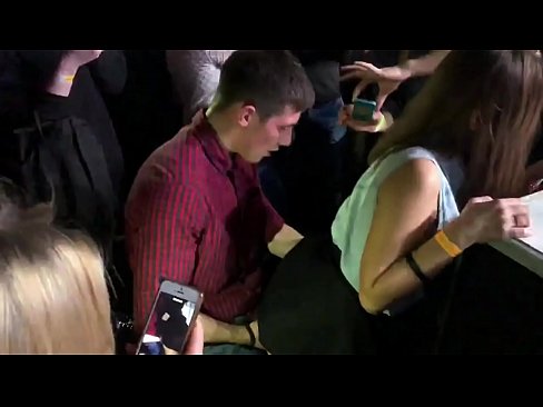❤️ Tunay na sex sa isang Russian nightclub. Ang 18-taong-gulang na batang babae na Ruso sa anus at puki ay nakipagkamay sa isang nightclub ❤ Porn video sa amin